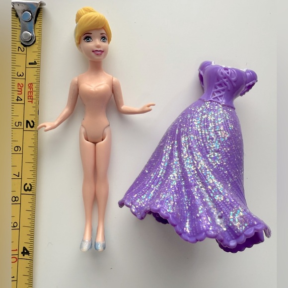Disney Princess Cinderella Doll in Magic Clip Rapunzels Dress - Picture 5 of 5